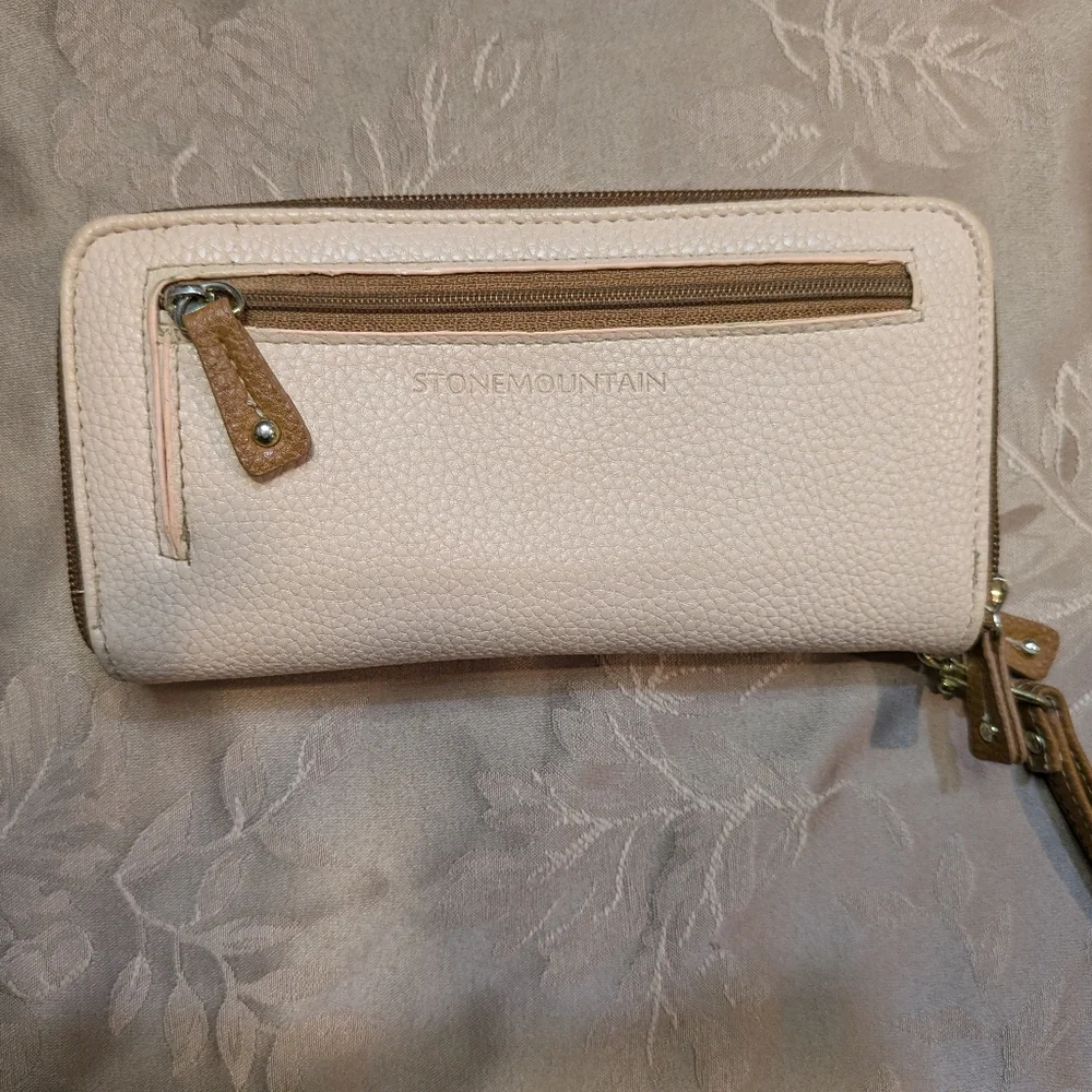 Stone Mountain Pebble Double Zip Around Wallet With Leather, EUC!